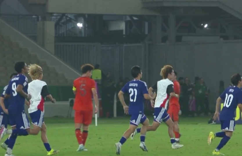 U23男足0-4日本！目睹日本跳舞庆祝，徐彬眼眶湿润，王钰栋呆滞
