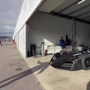 方程E团队测试第四代纯电赛车，F1还是很看重EV的