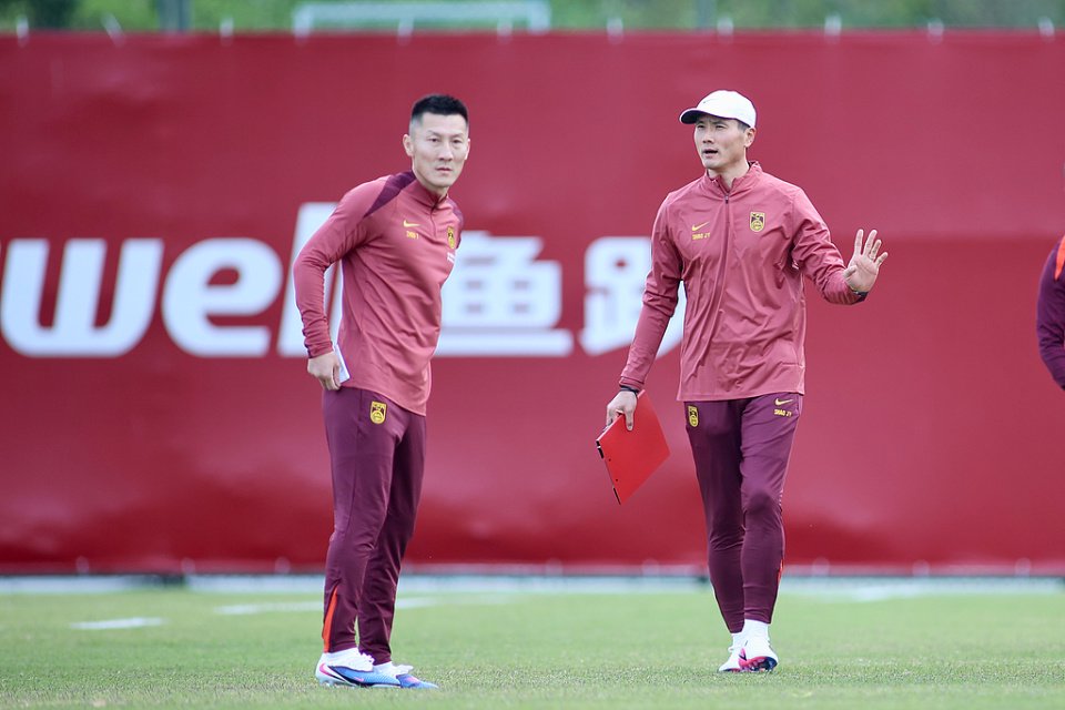 邵佳一迎开门红！国足首秀2-0取胜，张玉宁林良铭破门_新闻