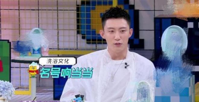 《拜托了冰箱》节目中,黄景瑜将王嘉尔摔倒在地,何老师急救场何炅综艺杨超越_订阅