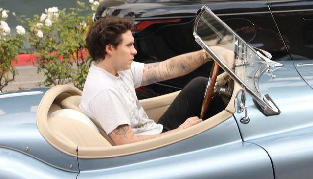 大布开400万敞篷,贝克汉姆送的车!不带妮可拉兜风,独自耍帅_汽车