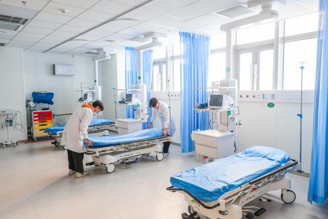 �׶�ҽ�ƴ�ѧ�����Կ�ҽԺǨַ����Ժ�������輱������ܱ����񡣵�ΰ��