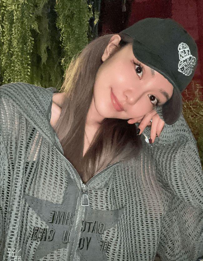 周扬青深夜与网友互动 自曝目前没有恋爱单身网红_订阅