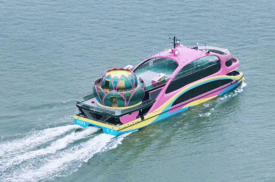 珠海首艘纯电动旅游客船“浪漫珠海”号试航成功