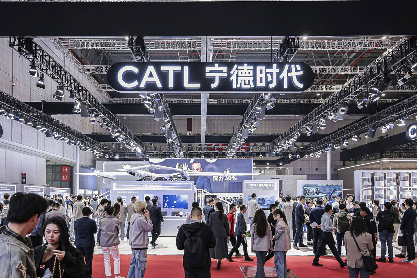 2025上海车展：宁德时代携多款新品亮相 钠新重卡电池将首发落地一汽解放车型