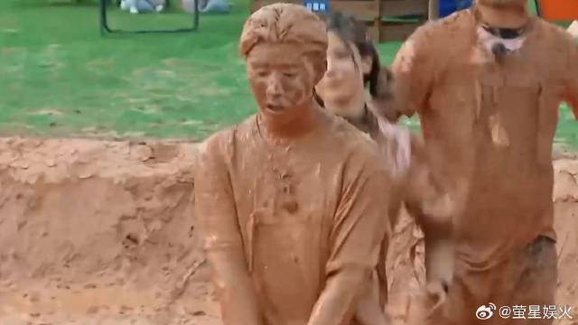 范丞丞失去理了智 三人模仿动物世界，给导演快吓死了！