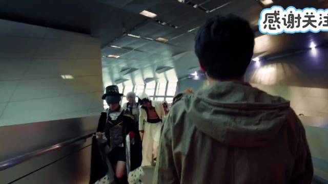 父亲漫展认出杀女凶手，愤怒追逐至天台