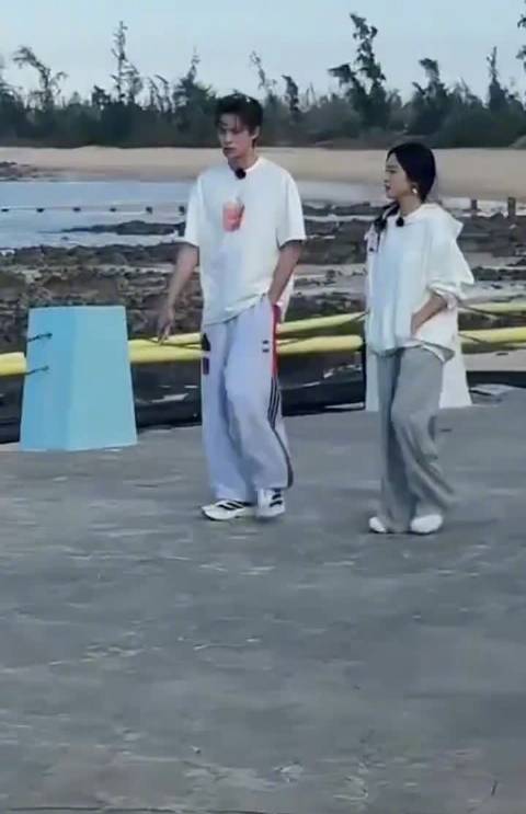 亲爱的客栈能不能边拍边播