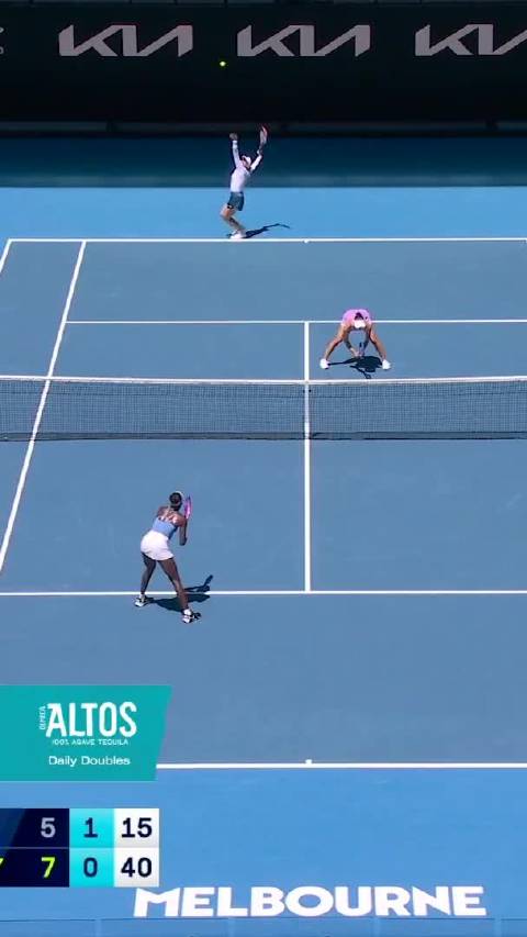 澳网女双穆罕默德组合挑高球制胜