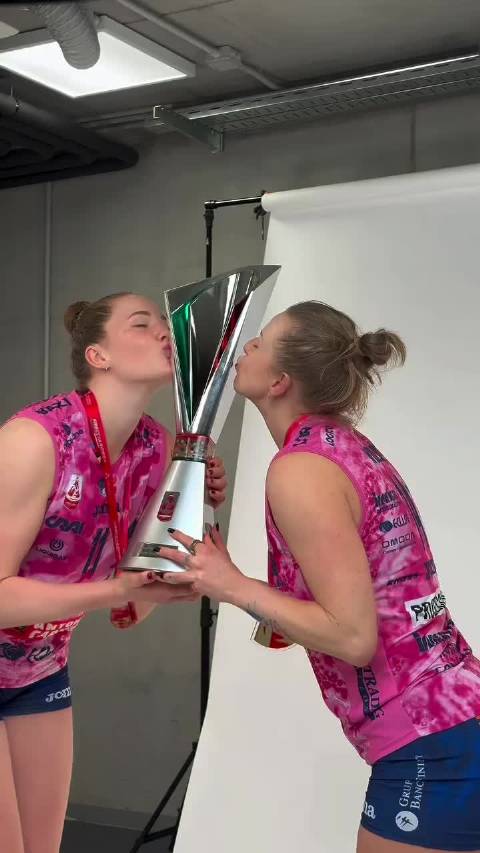 直击女排意大利杯冠军写真拍摄现场