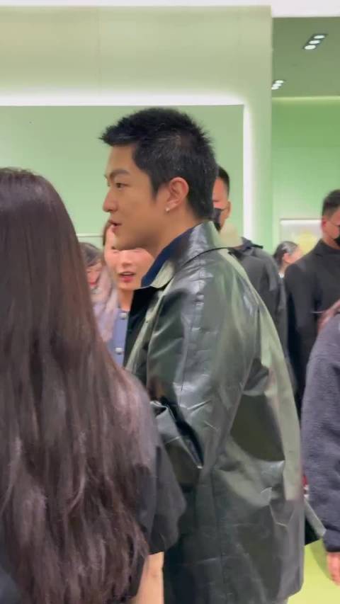 李沁陈昊宇屈楚萧Prada同框 陈昊宇：都是同一个宫的我 香妃意欢五阿哥