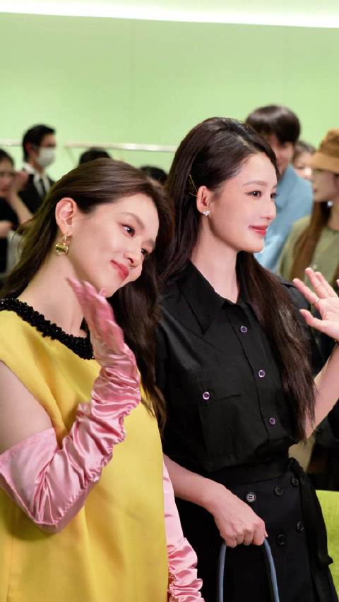 李沁陈昊宇亮相Prada活动，双女主同框引期待