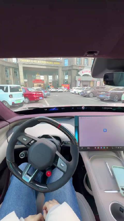 雷军领航小米智驾发展，未来能否比肩特斯拉