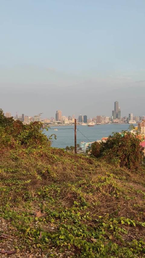 根本想不到住在高雄的话除了夏天太热、机车尾气太臭以外还有什么烦恼