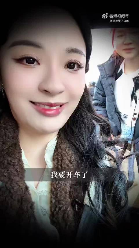 李莎旻子20年后首访周笔畅，偶像粉丝双向成长