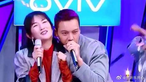 陈伟霆谢娜演唱《情花朵朵开》，开口就被撩到，张杰直接看懵了！