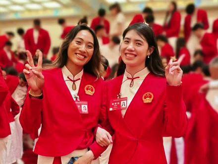 郑钦文张雨霏同框互赞