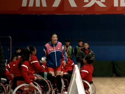 赛场细节引热议！李梦赛后竟悄然离场，四川女篮王牌气场尽显！