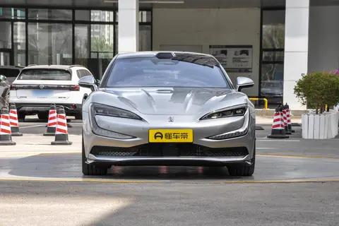 比亚迪发力高端市场！试驾比亚迪首款高端品牌车型仰望U7