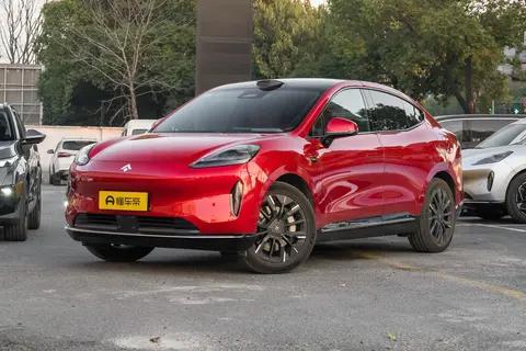 30 万级纯电 SUV 之争：昊铂 HT 与智己 LS6，谁更契合你的生活？