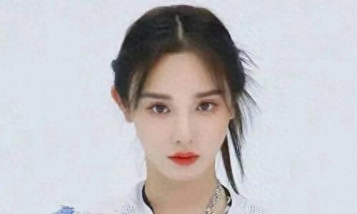 彭小苒：从主持跨界荧幕，绽放璀璨光芒