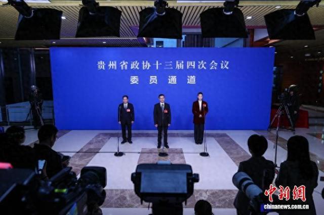 图为1月26日，2026年贵州省两会第一场“委员通道”集体采访活动。瞿宏伦 摄