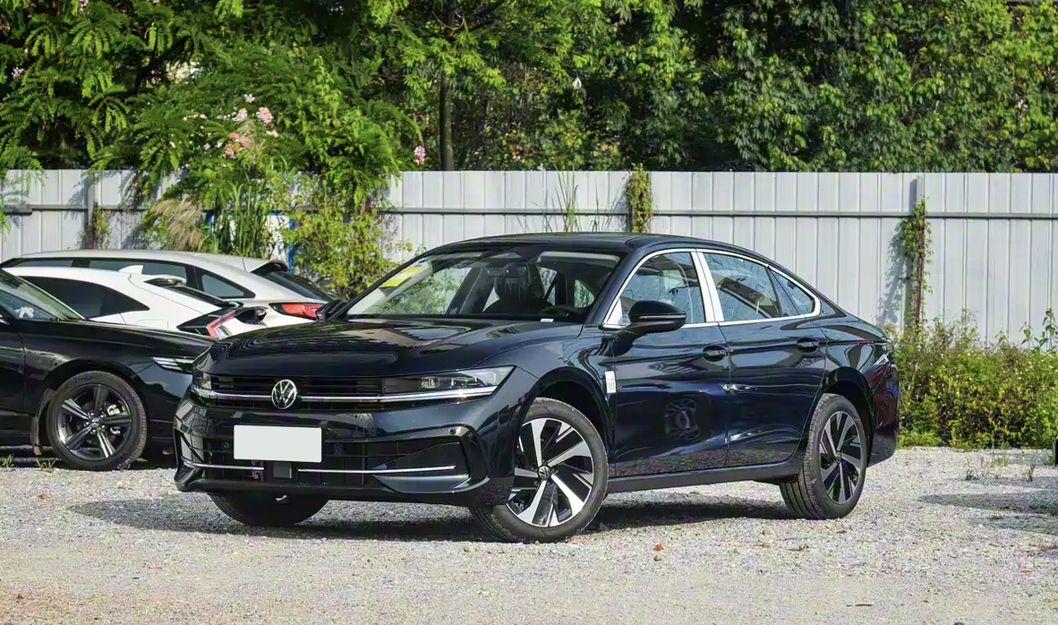 一汽-大众2026款迈腾上市 售17.99万起