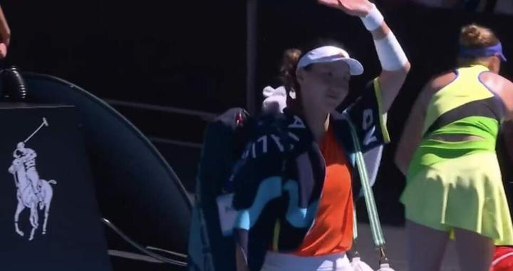 狂赚230万奖金！中国姑娘创造历史，输球后与观众微笑致意