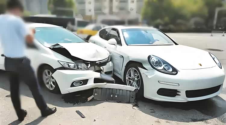 自己把车蹭了一下，应该走交强险还是商业险？