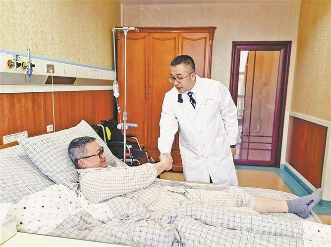 加拿大患者不远万里打飞的来厦手术,撕裂的半月板保住了