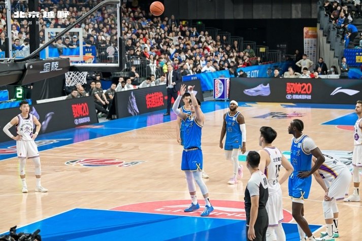 京城德比精彩开战！BJ40增程元境智行交车仪式点亮北汽男篮北京越野品牌之夜