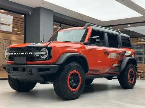 坦克700遇上福特烈马大沙丘，豪华堡垒PK纯血越野