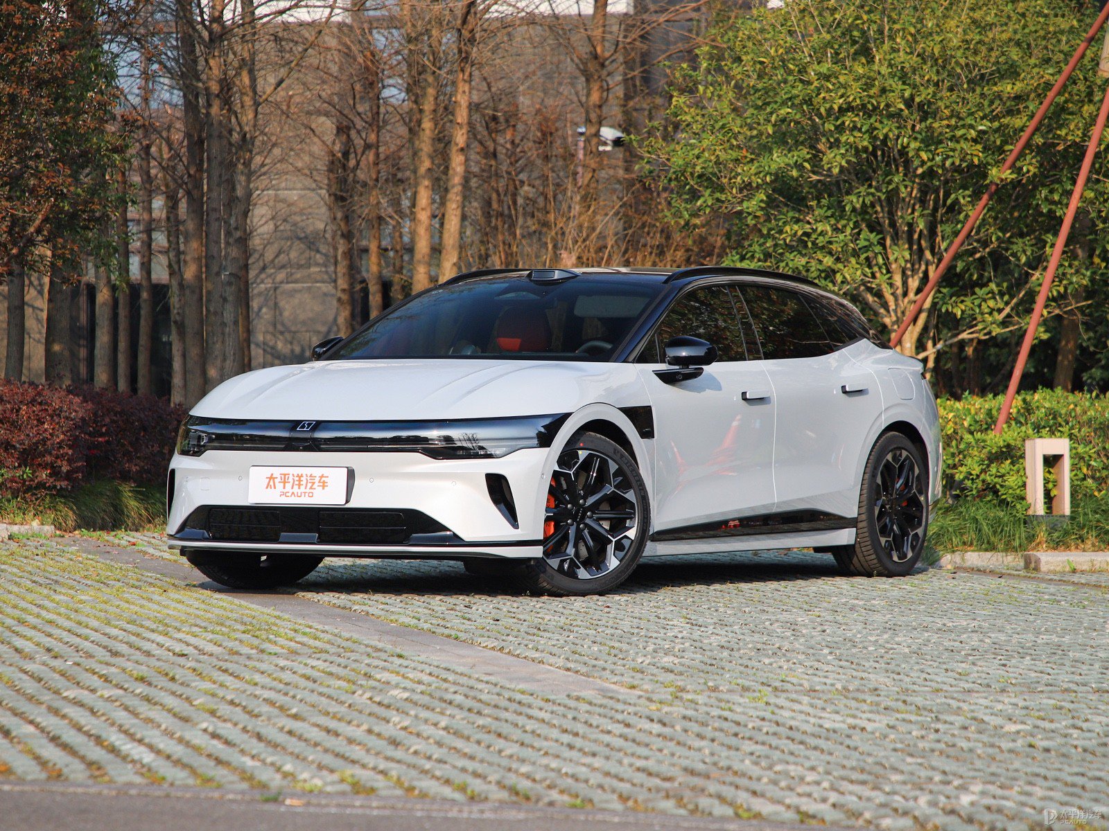 极氪007 GT改款相比同级别竞品有哪些独特优势?