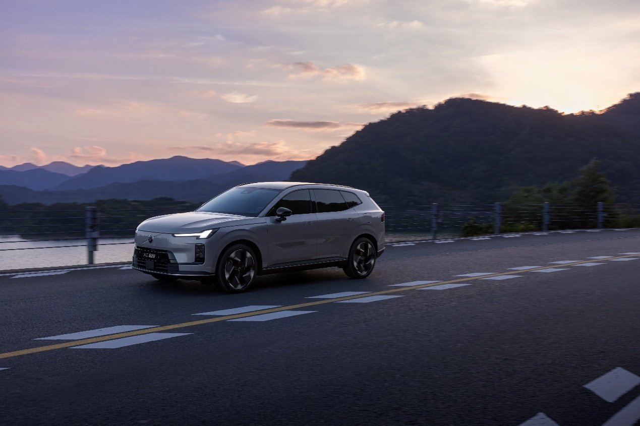 30万元级豪华SUV，买沃尔沃XC70还是宝马X3