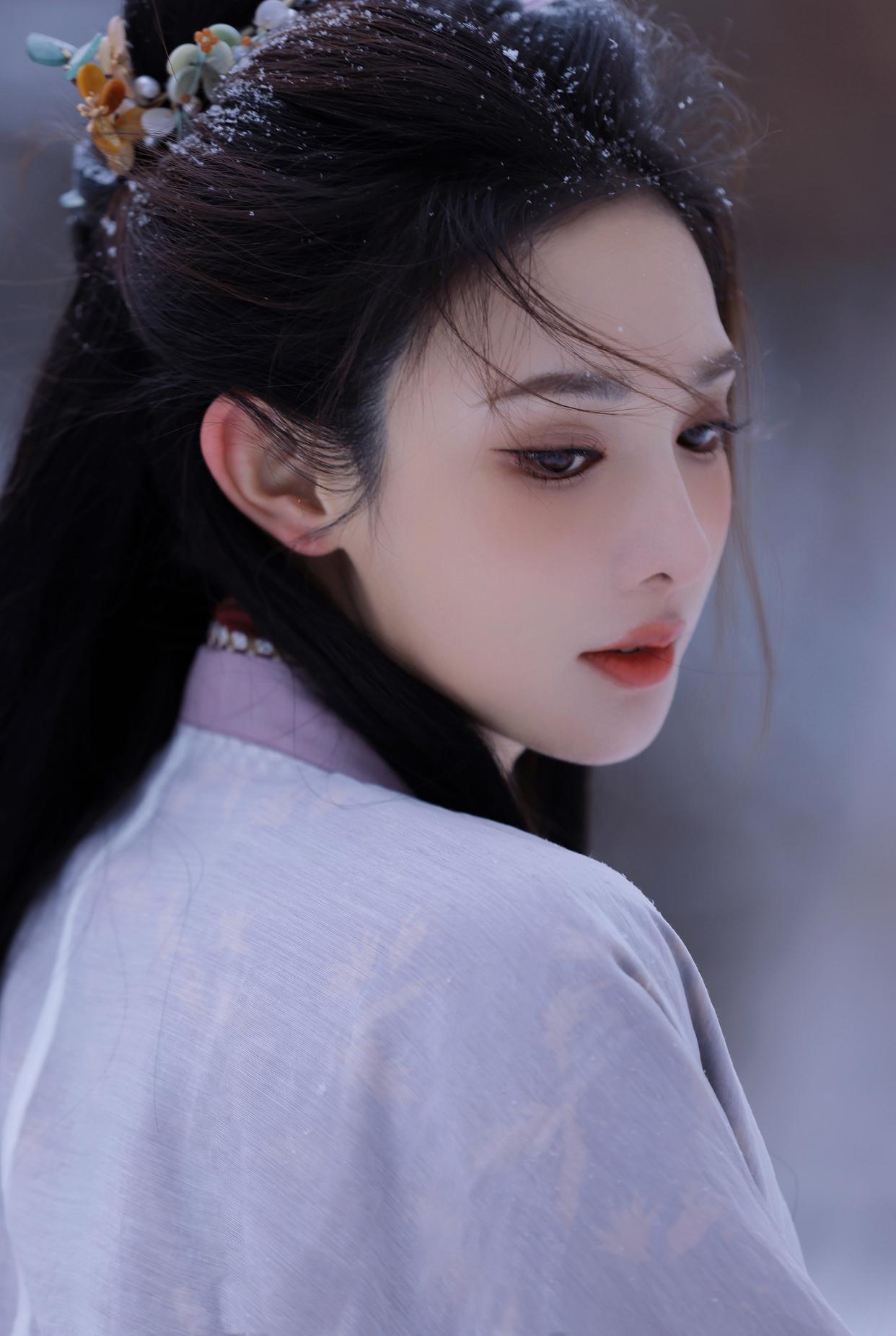 彭小苒回复粉丝祝你天天加班新进展!粉丝称是正常互动,彭小苒已道歉