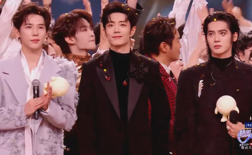 跨年零点时刻好精彩!肖战忙着握手合影，何炅飞奔向汪涵维嘉拥抱|何炅|李维嘉|汪涵|肖战|赵本山|那英