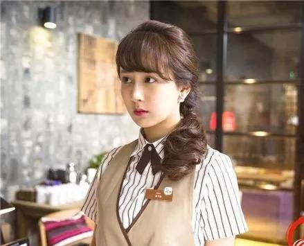 欢乐颂原著：跑断腿搞业务，挣不够车费钱？成人的觉醒请学邱莹莹