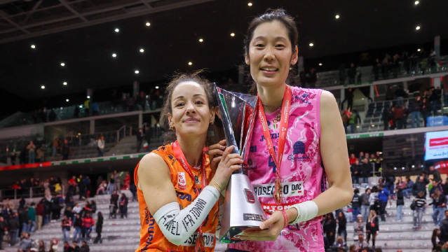 第二局局末，朱婷的关防守为球队帶来防反的机会！