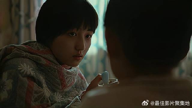 弟弟以为姐姐生病，热水泡生姜给她喝，下秒一句话泪目