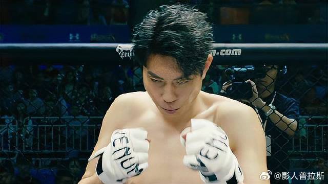 拳王出手被躲过，艾伦率先拿下一血，惊呆全场！