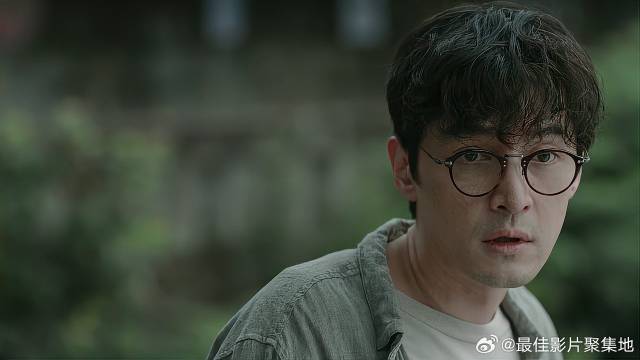 胡歌落魄回乡 校花要拍他，下秒校花一句话胡歌乐翻天