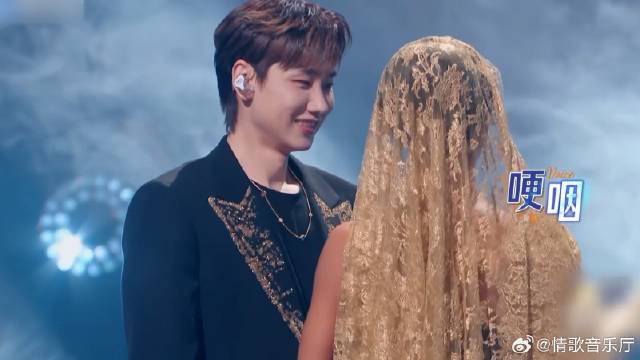 吉克隽逸情绪涌上头！汪苏泷旁边安慰，太像小奶狗了！