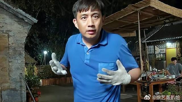 黄磊太坏了！不管刘宪华在睡觉，大晚上竟在院子锯木头？