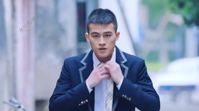 妹妹遭拦路哥哥挺身而出,宋茜欧豪新剧《山月不知心底事》