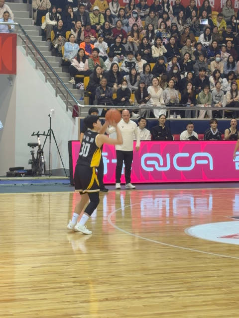 钟佳丽上半场攻防俱佳成广东女篮后场利器