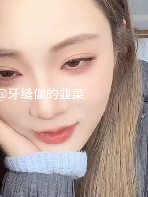 张凯丽女儿回应与母同姓，称父亲也姓张