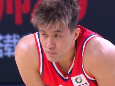 时隔35天复出！郭艾伦轰16+4+3加时率队轰14-5杀死比赛