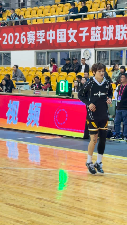 杨力维赛前热身ing