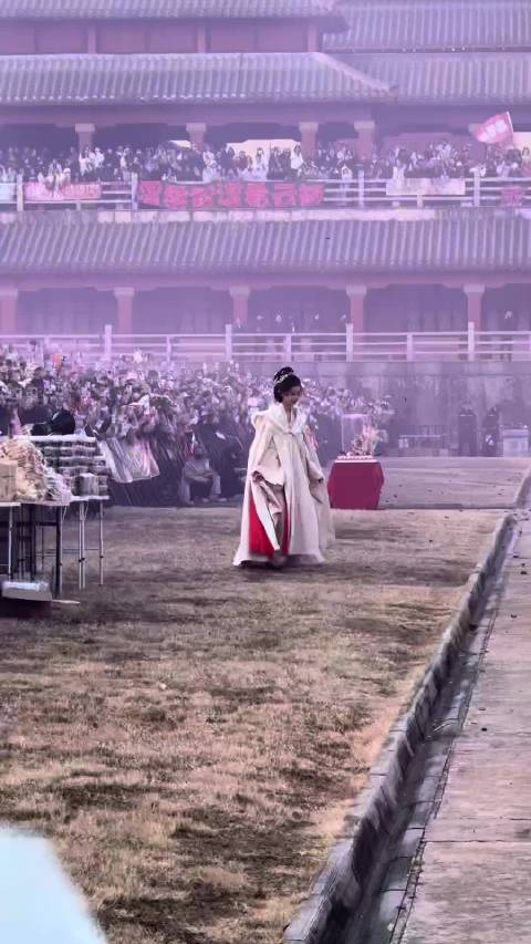 虞书欣投资3亿新剧《云初令》亲自担纲制片人