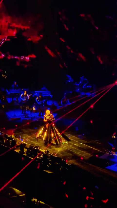 张惠妹ASMR巡演震撼再现，驻唱版《血腥爱情故事》引回忆